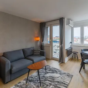  Apartment Elegant Tour As Gilly With Open Views And A Balcony In The Center