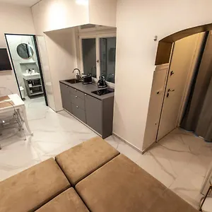  Apartment Divine Nest