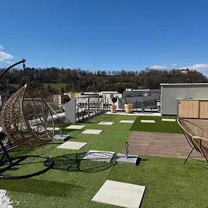  Apartment Garden